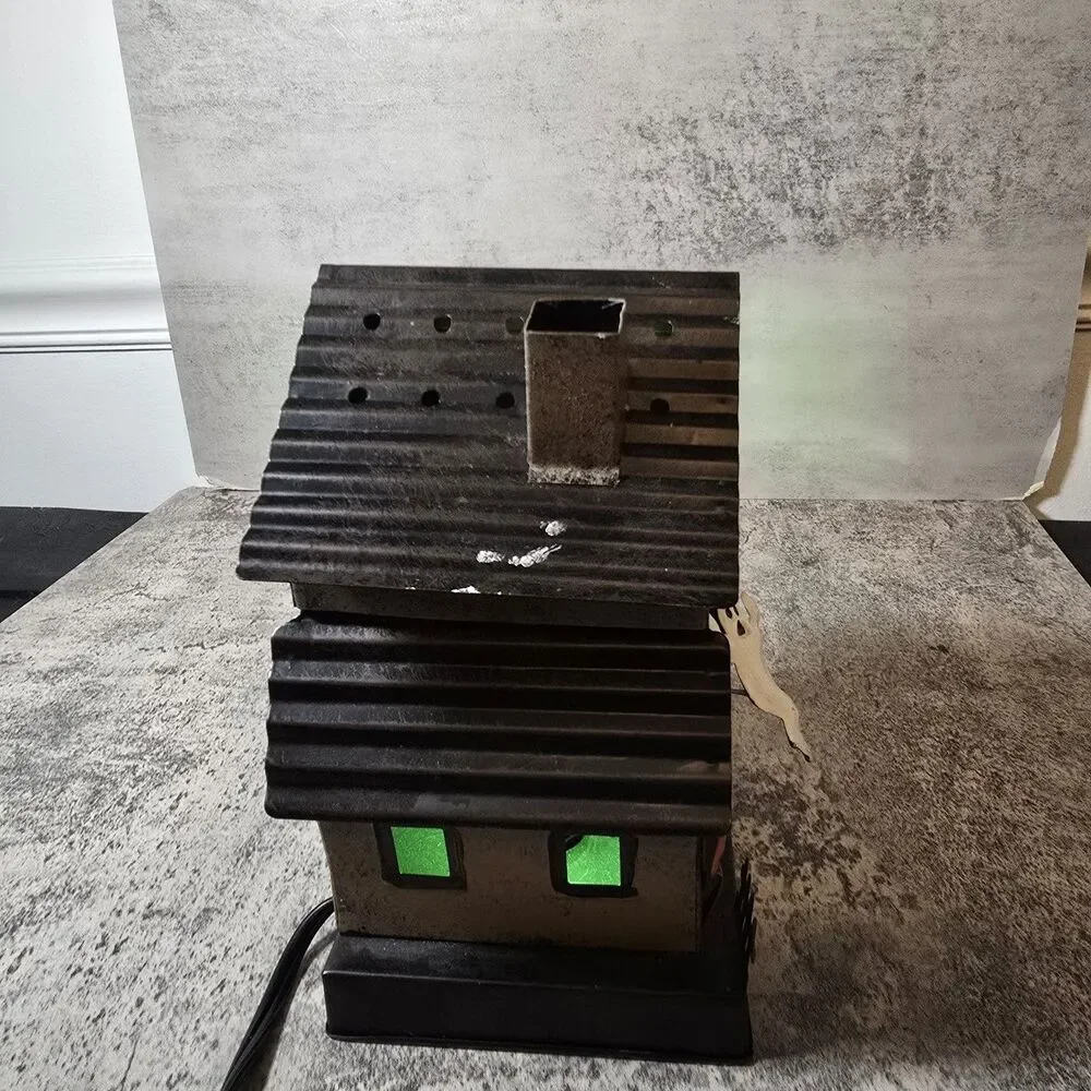 Scentsy MANIC MANSION Wax Warmer Light Up Metal Haunted House Halloween